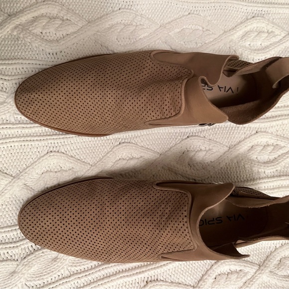 Via Spiga Tricia Bootie (Dark Tan) - Picture 4 of 6